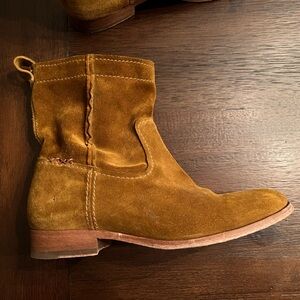 Frye Cara Size 8 Booties Suede Brown EUC women’s